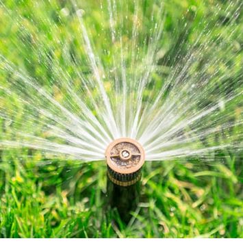 What is the working principle of portable sprinkler system?